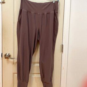 Old Navy Women's  XL 77% Polyester/23% Spandex Powersoft High Rise Jogger.Brown